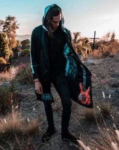 SULLIVAN KING X SCUMMY BEARS - SKULLIVAN - CLOAK 11 SULLIVAN KING X SCUMMY BEARS - SKULLIVAN - CLOAK