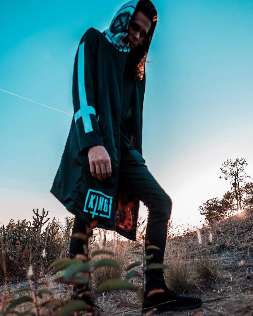 SULLIVAN KING X SCUMMY BEARS - SKULLIVAN - CLOAK 8 SULLIVAN KING X SCUMMY BEARS - SKULLIVAN - CLOAK